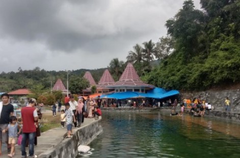 Wisata Air Panas Danau Ranau