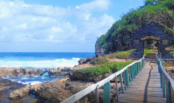 Pantai Ngliyep Malang & Harga Tiket Masuk 2023